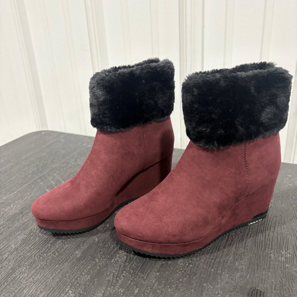 BRAND NEW DKNY Burgundy Faux‑Fur Collar Wedge Booties – Size 7.5